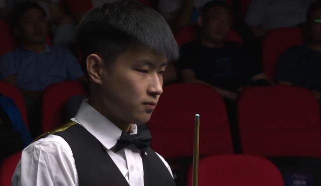 高球员在比 高球员在比